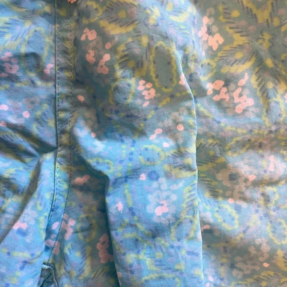 VINEYARD VINES shorts! 🐳 - Picture 2 of 5